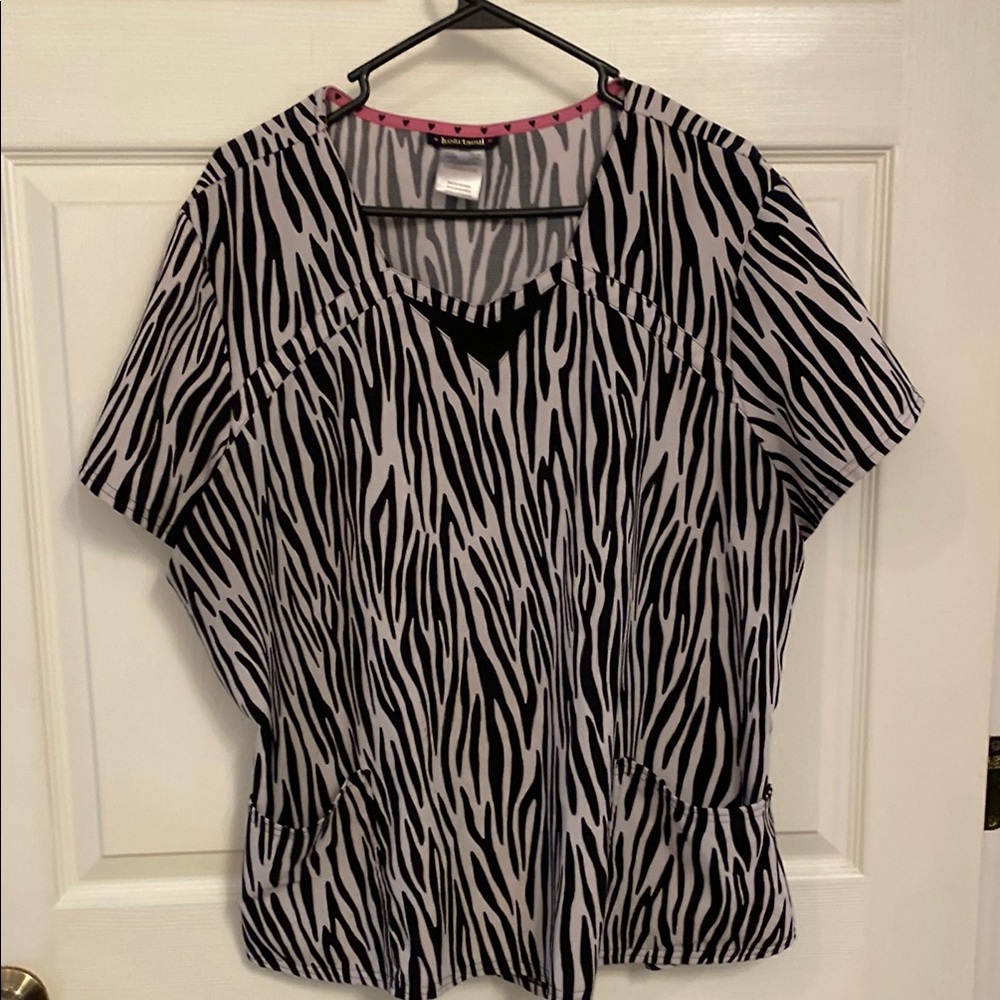 HeartSoul Black and White Short Sleeve scrub